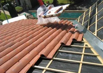 Travaux de zinguerie et noue en tuiles dans le Vaucluse